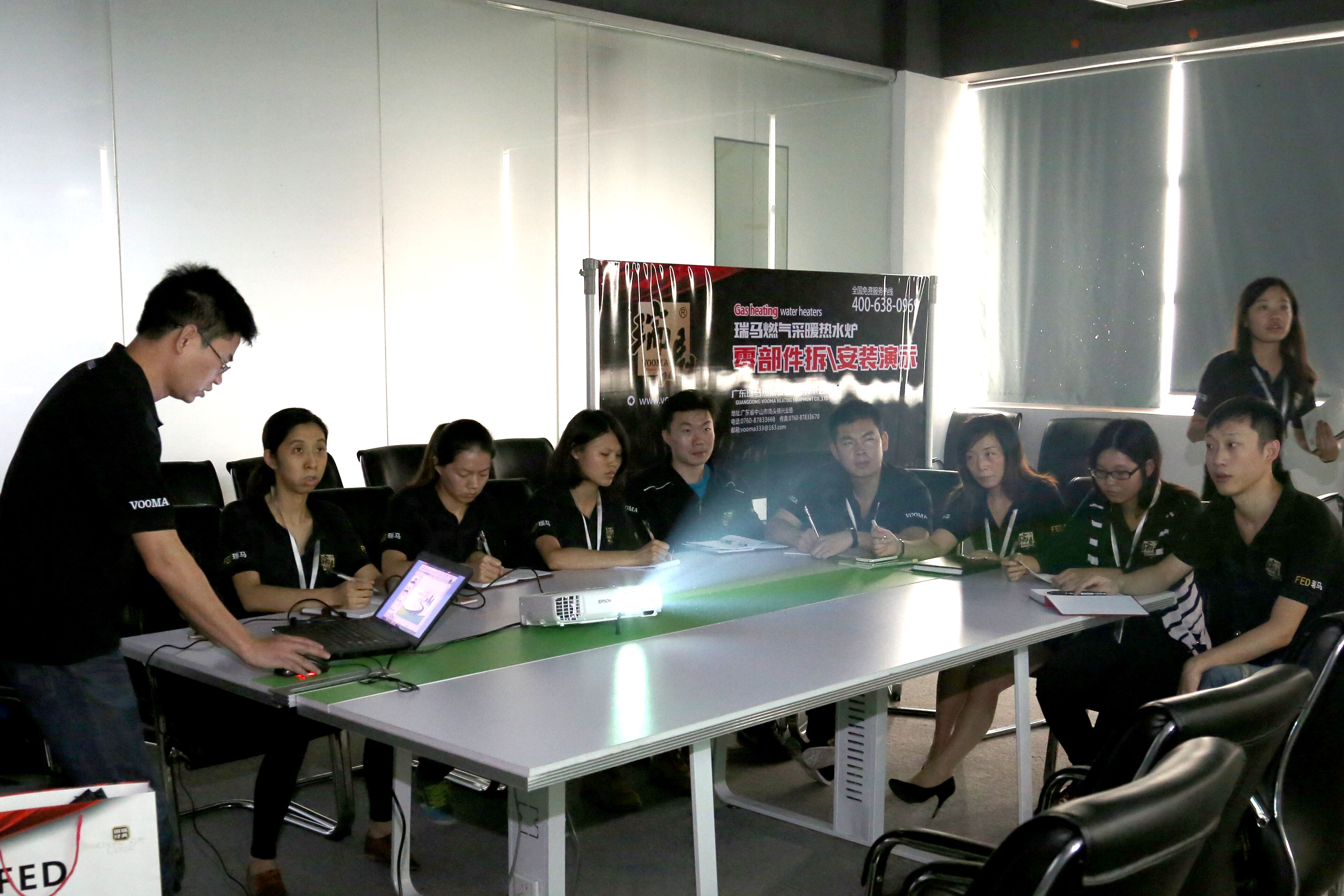 強化服務(wù)意識，提升商務(wù)能力33