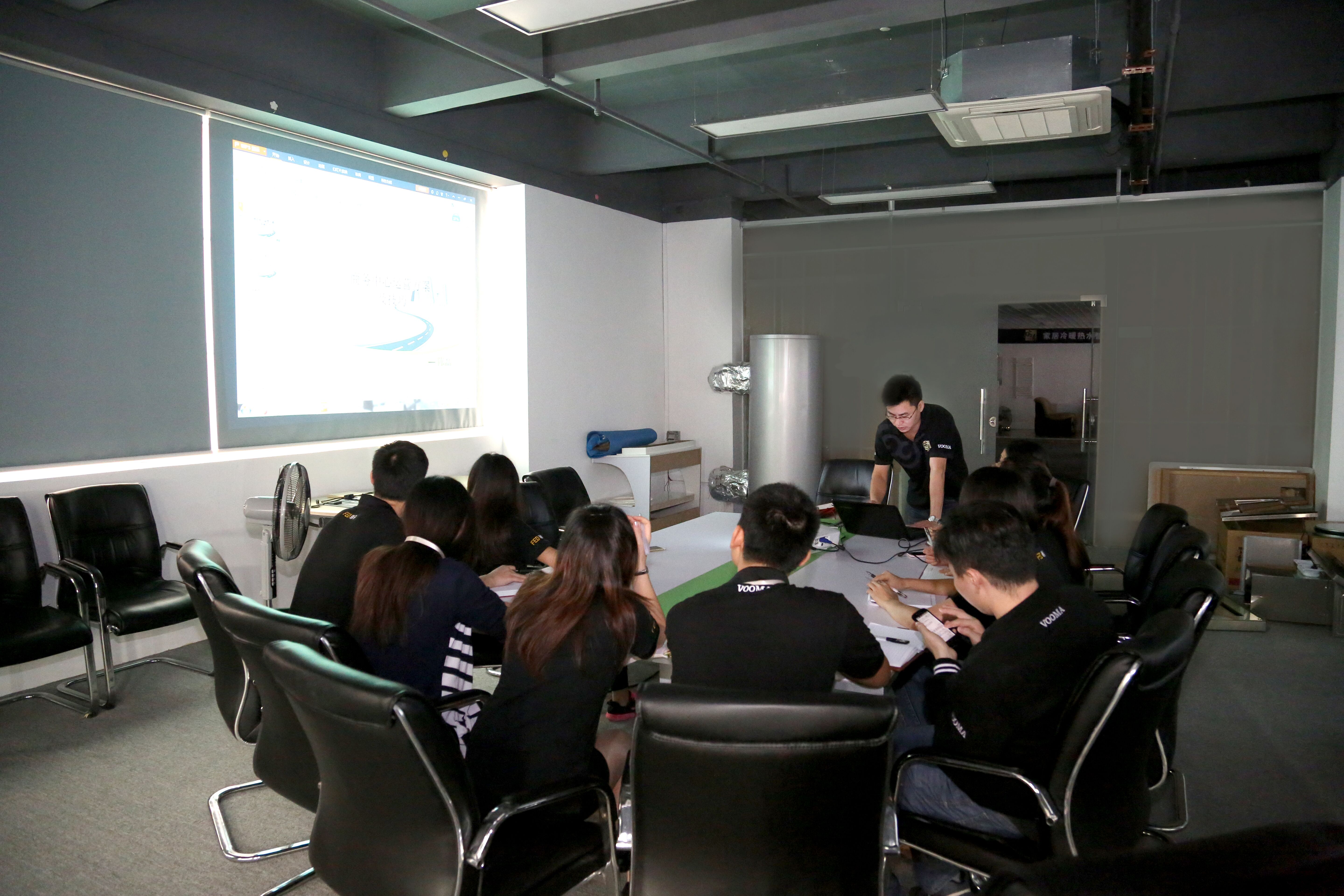 強化服務(wù)意識，提升商務(wù)能力11